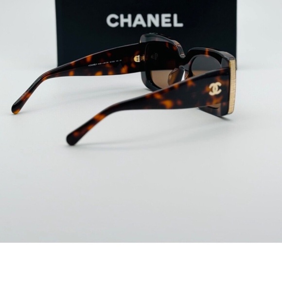 CHANEL rectangle Oversized Sunglasses With CC Chanel Logo And Gold Details - Picture 5 of 7